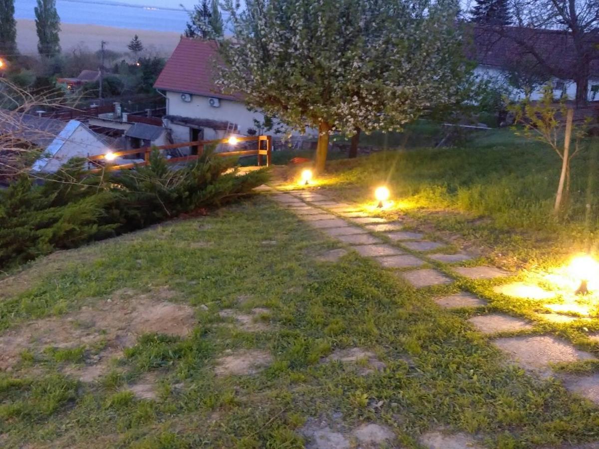 Szigligeti Panorama Apartmanhaz ภายนอก รูปภาพ
