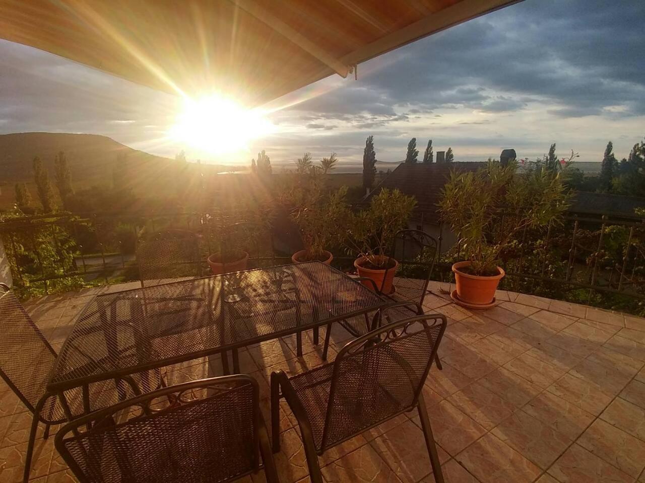 Szigligeti Panorama Apartmanhaz ภายนอก รูปภาพ